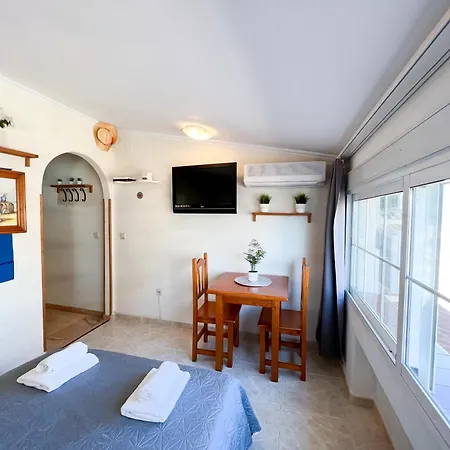 公寓 Carihuela Beach, Club San Antonio, Malaga 托雷莫利诺斯